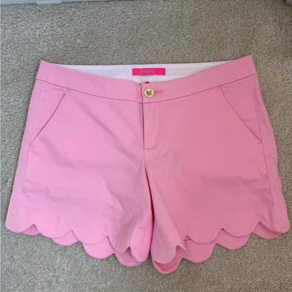 Lilly Pulitzer Pink Scalloped Hem Shorts Size 4 - Picture 1 of 5
